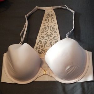 COPY - FRONT CLOSE VS BRA 34D